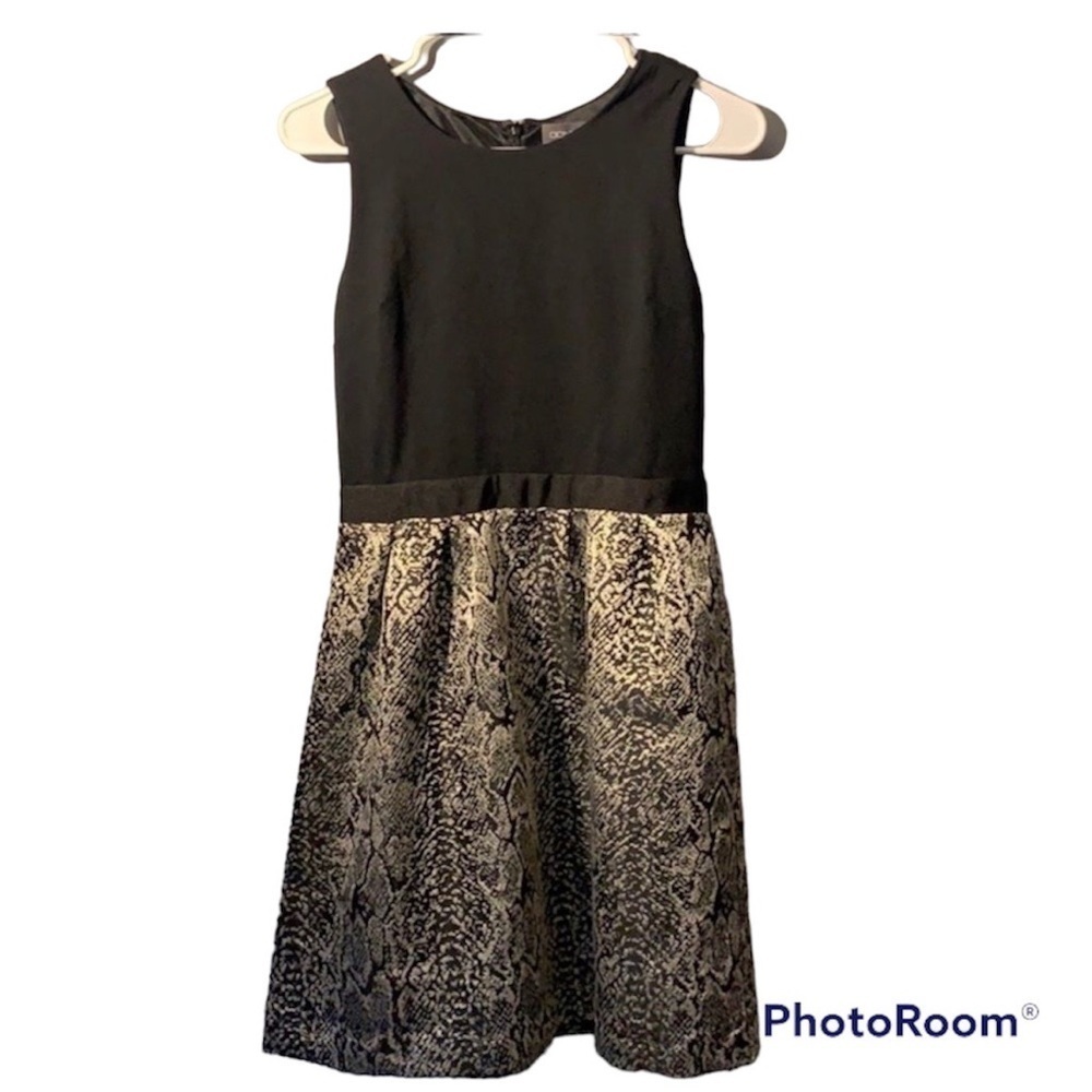 DONNA Ricco small black sleeveless dress